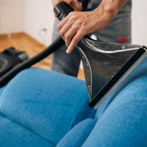 Professional High-Temperature Extraction Cleaning for Fabric Sofas – On-Site Stain Removal & Revitalization