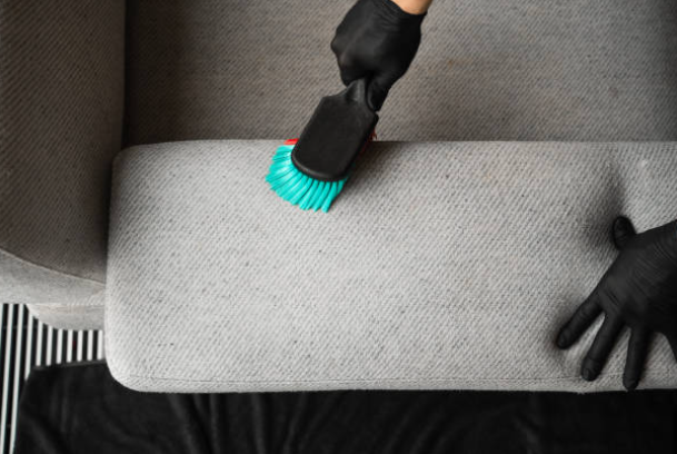 Precision Scrubbing for Fabric Sofa Edges & Corners – On-Site Cleaning for Armrests and Hard-to-Reach Areas